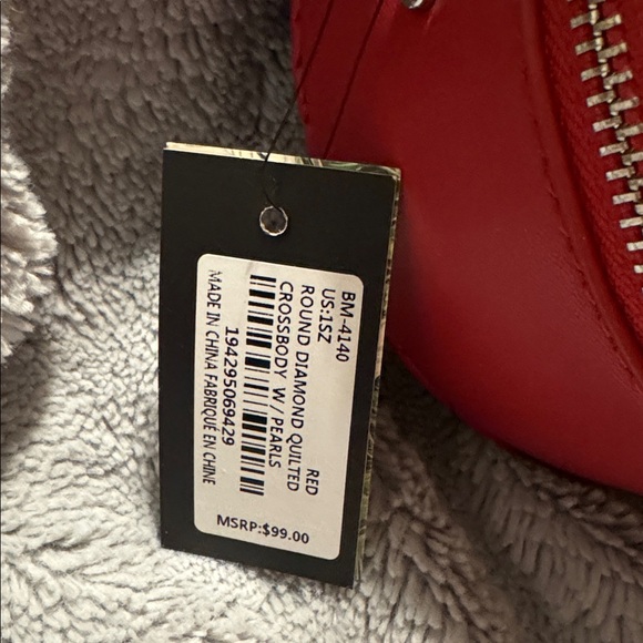 Badgley Mischka Red Quilted Circle Crossbody Bag - Picture 4 of 8